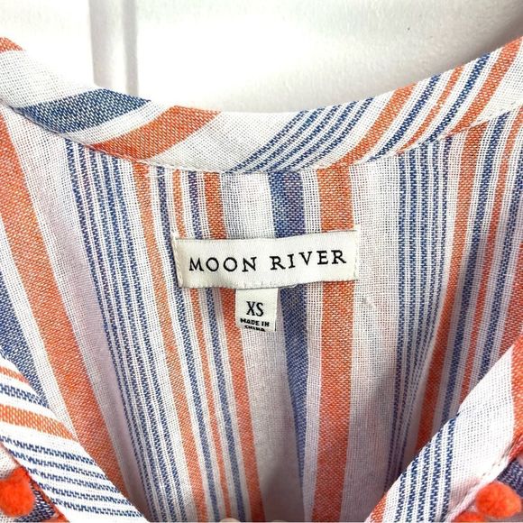 Moon River Ruffle Coral Stripe Cold Shoulder Pom Pom Vacation Romper Size Small - Picture 6 of 12